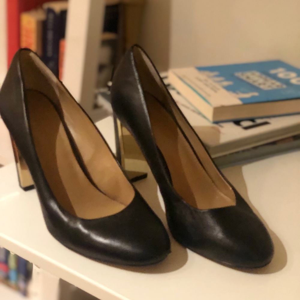 Banana Republic Pump black size 8
